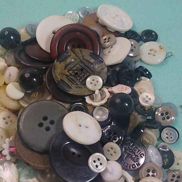 Vintage Button Collection with Mason Jar Cottagecore Grandmacore - Picture 8 of 8